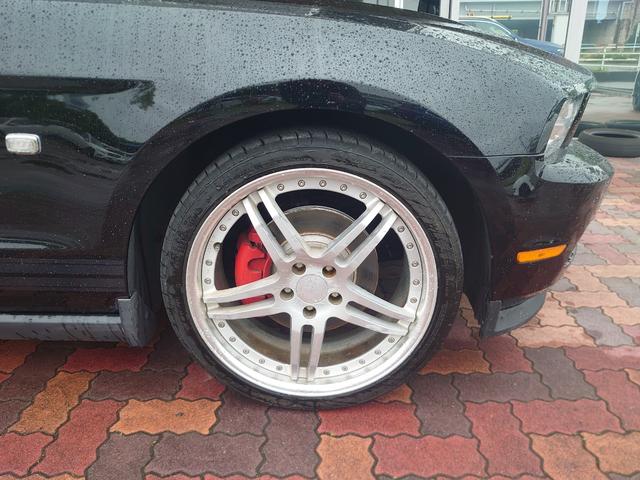 マスタング Ｖ６　プレミアム　２０１１年モデル　３７００ｃｃ　赤革シート　走行８５４７９．７マイル　ＥＴＣ　キーレス２本　社外２０インチアルミ　キセノンヘッドライト（5枚目）