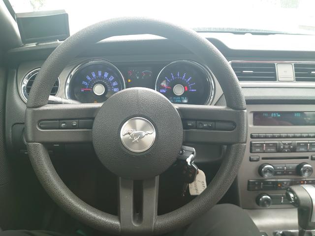 マスタング Ｖ６　プレミアム　２０１１年モデル　３７００ｃｃ　赤革シート　走行８５４７９．７マイル　ＥＴＣ　キーレス２本　社外２０インチアルミ　キセノンヘッドライト（10枚目）