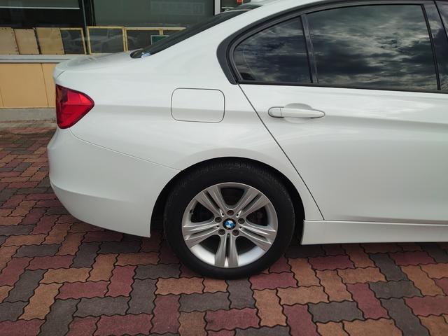 ３シリーズ ３２０ｉ　スポーツ　純正ＨＤＤナビ　バックカメラ　リアパークディスタンスコントロール　スマートキー　バイキセノン　スポーツシート　電動シート　ミラーＥＴＣ　コンフォートアクセス　スポーツモード　走行距離４５５０８ｋｍ（6枚目）