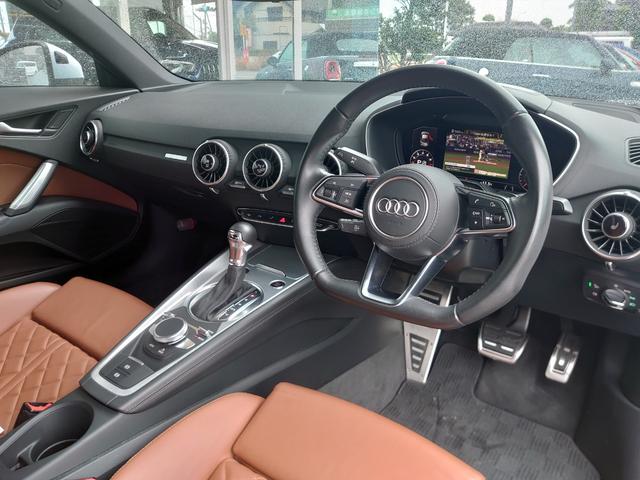 ＴＴクーペ ２．０ＴＦＳＩ　バーチャルコクピット　マトリクスＬＥＤヘッド　ブラウン革　アシスタンスＰＫＧ　ＭＭＩナビ地デジフルセグＴＶ　流れるウィンカー　ＥＴＣ　可変式リアウイング　ドライブセレクト　パドルシフト　パークアシスト（13枚目）