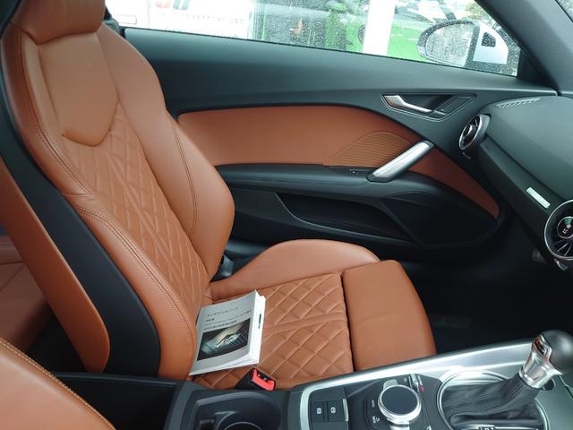 ＴＴクーペ ２．０ＴＦＳＩ　バーチャルコクピット　マトリクスＬＥＤヘッド　ブラウン革　アシスタンスＰＫＧ　ＭＭＩナビ地デジフルセグＴＶ　流れるウィンカー　ＥＴＣ　可変式リアウイング　ドライブセレクト　パドルシフト　パークアシスト（26枚目）
