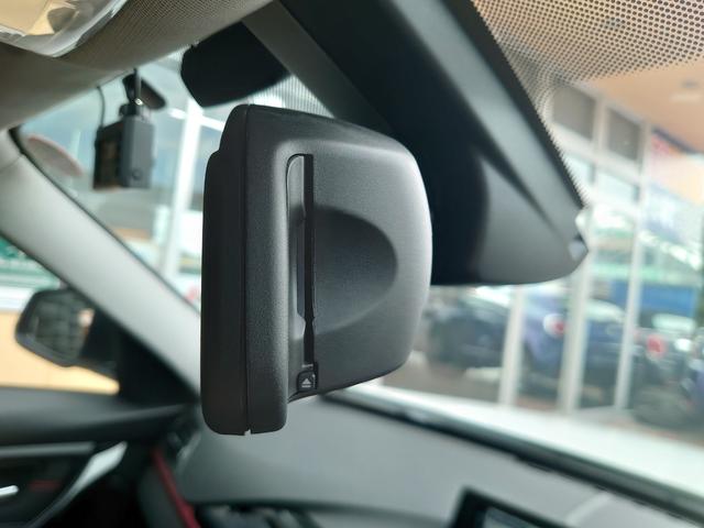 3シリーズ 320d スポーツ ディーゼル 純正HDDナビ バックカメラ ミラーETC HIDヘッドライト メモリー付き電動シート ドラレコ CD DVD ブルートゥース接続 シートヒーター スマートキー プッシュスタート(15枚目)