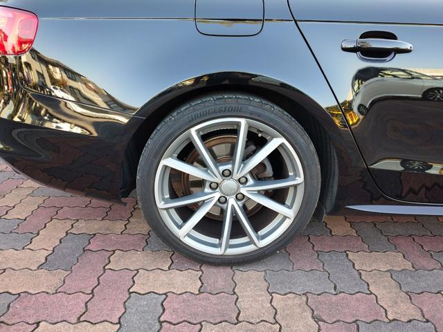 ＳラインＰＫＧ　アシスタンスＰＫＧ　バイキセノン　アダプティブクルーズコントロール　Ｓラインシート　電動シート　電動トランク　ＭＭＩナビ地デジフルセグＴＶＥＴＣ　ハーフレザー　純１９ＡＷ　パドルシフト