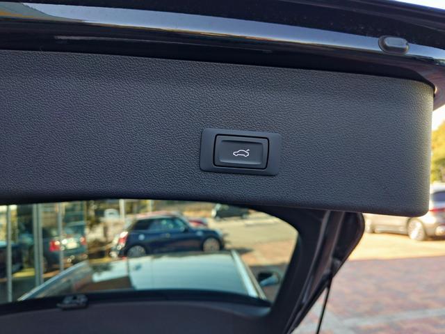 ＳラインＰＫＧ　アシスタンスＰＫＧ　バイキセノン　アダプティブクルーズコントロール　Ｓラインシート　電動シート　電動トランク　ＭＭＩナビ地デジフルセグＴＶＥＴＣ　ハーフレザー　純１９ＡＷ　パドルシフト