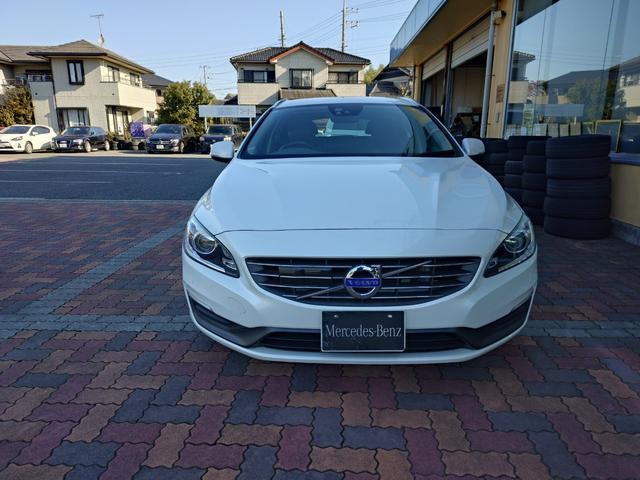 Ｖ６０ Ｔ４　ラグジュアリーエディション　純正ＨＤＤナビ　黒革シート　ＢＬＩＳ　インテリセーフ　ＥＴＣ　バックカメラ　電動シート　シートヒーター　バイキセノン　パドルシフト　プッシュスタート　スマートキー　衝突安全装置　クルーズコントロール（2枚目）