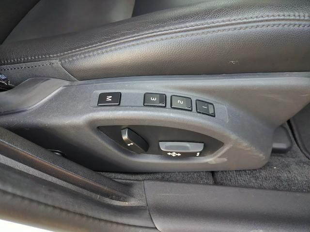Ｖ６０ Ｔ４　ラグジュアリーエディション　純正ＨＤＤナビ　黒革シート　ＢＬＩＳ　インテリセーフ　ＥＴＣ　バックカメラ　電動シート　シートヒーター　バイキセノン　パドルシフト　プッシュスタート　スマートキー　衝突安全装置　クルーズコントロール（20枚目）