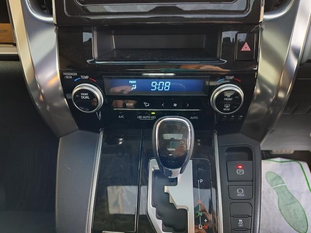 アルファード ２．５Ｓ　Ａパッケージ　サンルーフ　純ナビ地デジフルセグＴＶ　後席フリップダウンモニター　両側電動スライドドア　助手席スーパーロングスライド　助手席２列目オットマン　ＬＥＤヘッドライト　レーダークルーズＣＴＲ　プリクラッシュ（12枚目）