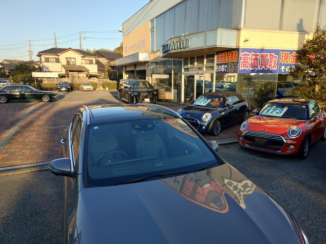 サンルーフ　黒グレーコンビ革　ＡＭＧレザーエクスクルーシブＰＫＧ　アドバンストＰＫＧ　ヘッドＵＰディスプレイ　電動トランク　電動シート　シートヒーター　ＬＥＤヘッド　ＡＣＣ　純ナビフルセグ全方位カメラ