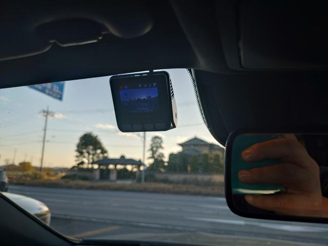 サンルーフ　黒グレーコンビ革　ＡＭＧレザーエクスクルーシブＰＫＧ　アドバンストＰＫＧ　ヘッドＵＰディスプレイ　電動トランク　電動シート　シートヒーター　ＬＥＤヘッド　ＡＣＣ　純ナビフルセグ全方位カメラ