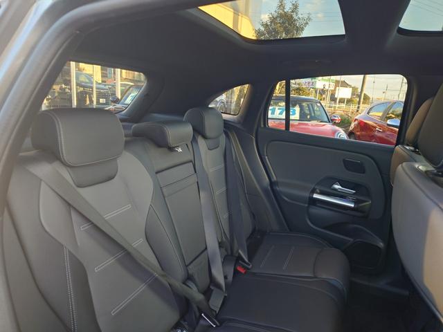 サンルーフ　黒グレーコンビ革　ＡＭＧレザーエクスクルーシブＰＫＧ　アドバンストＰＫＧ　ヘッドＵＰディスプレイ　電動トランク　電動シート　シートヒーター　ＬＥＤヘッド　ＡＣＣ　純ナビフルセグ全方位カメラ