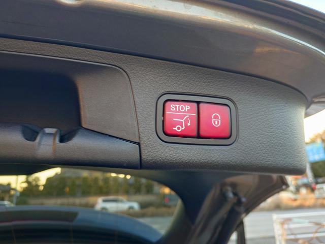 サンルーフ　黒グレーコンビ革　ＡＭＧレザーエクスクルーシブＰＫＧ　アドバンストＰＫＧ　ヘッドＵＰディスプレイ　電動トランク　電動シート　シートヒーター　ＬＥＤヘッド　ＡＣＣ　純ナビフルセグ全方位カメラ