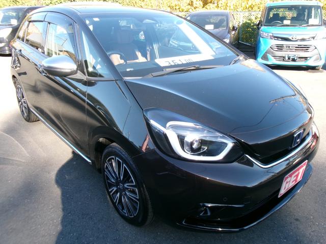 フィット ｅ：ＨＥＶリュクス　禁煙車　純正ナビ　バックカメラ　Ｂｌｕｅｔｏｏｔｈ　ＤＶＤ再生　ＵＳＢ　純正前後ドラレコ　ステコン　ＥＴＣ　ワイヤレススマホ充電　ホンダセンシング　レザーシート　シートヒーター　スマートキー（7枚目）