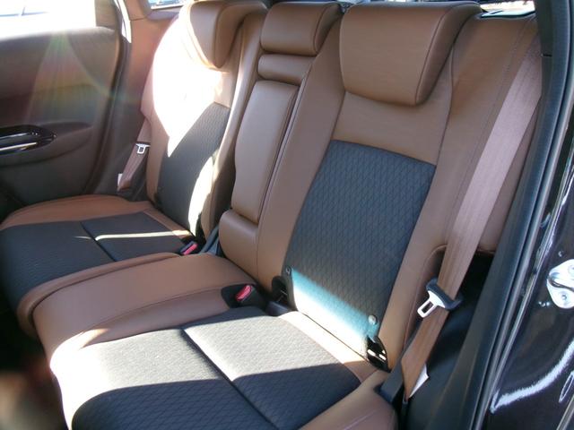 フィット ｅ：ＨＥＶリュクス　禁煙車　純正ナビ　バックカメラ　Ｂｌｕｅｔｏｏｔｈ　ＤＶＤ再生　ＵＳＢ　純正前後ドラレコ　ステコン　ＥＴＣ　ワイヤレススマホ充電　ホンダセンシング　レザーシート　シートヒーター　スマートキー（19枚目）