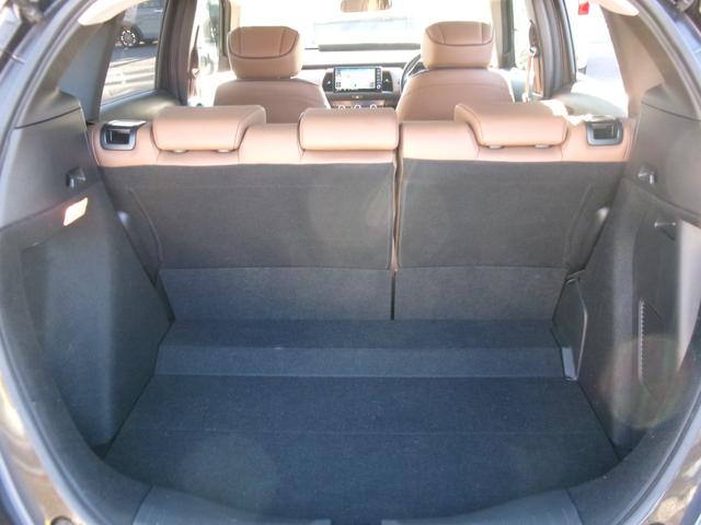 フィット ｅ：ＨＥＶリュクス　禁煙車　純正ナビ　バックカメラ　Ｂｌｕｅｔｏｏｔｈ　ＤＶＤ再生　ＵＳＢ　純正前後ドラレコ　ステコン　ＥＴＣ　ワイヤレススマホ充電　ホンダセンシング　レザーシート　シートヒーター　スマートキー（20枚目）