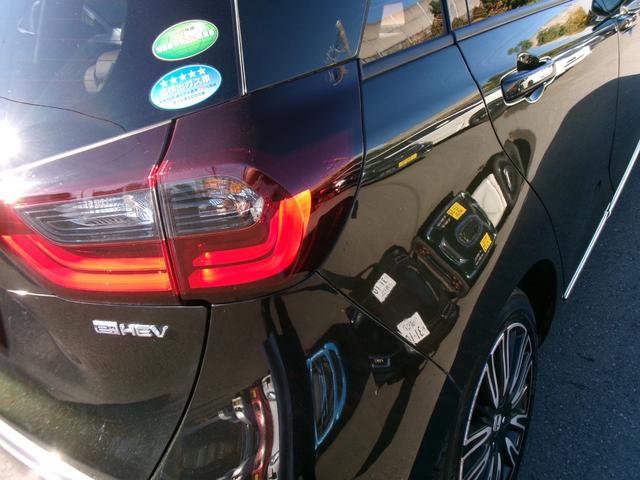 フィット ｅ：ＨＥＶリュクス　禁煙車　純正ナビ　バックカメラ　Ｂｌｕｅｔｏｏｔｈ　ＤＶＤ再生　ＵＳＢ　純正前後ドラレコ　ステコン　ＥＴＣ　ワイヤレススマホ充電　ホンダセンシング　レザーシート　シートヒーター　スマートキー（28枚目）