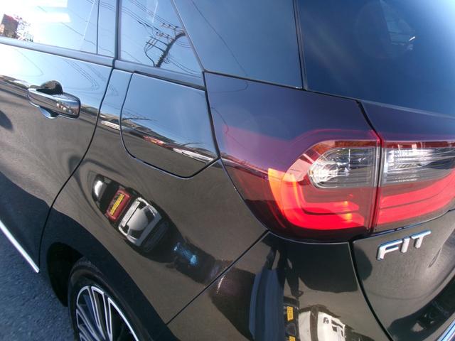 フィット ｅ：ＨＥＶリュクス　禁煙車　純正ナビ　バックカメラ　Ｂｌｕｅｔｏｏｔｈ　ＤＶＤ再生　ＵＳＢ　純正前後ドラレコ　ステコン　ＥＴＣ　ワイヤレススマホ充電　ホンダセンシング　レザーシート　シートヒーター　スマートキー（29枚目）