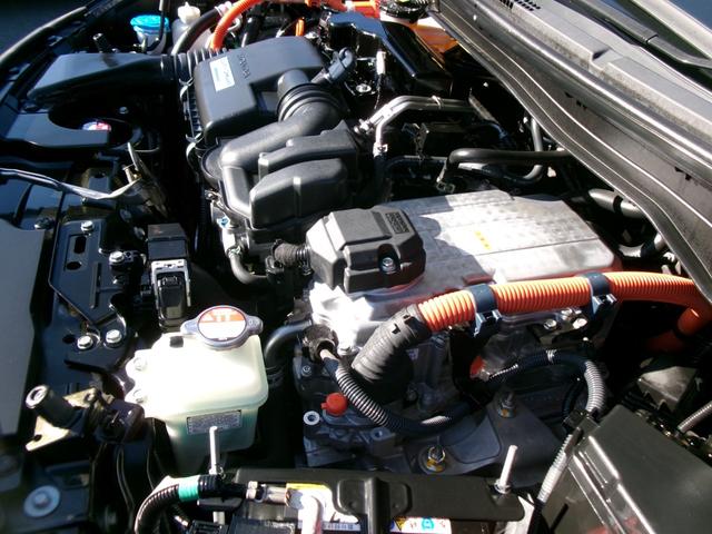 フィット ｅ：ＨＥＶリュクス　禁煙車　純正ナビ　バックカメラ　Ｂｌｕｅｔｏｏｔｈ　ＤＶＤ再生　ＵＳＢ　純正前後ドラレコ　ステコン　ＥＴＣ　ワイヤレススマホ充電　ホンダセンシング　レザーシート　シートヒーター　スマートキー（33枚目）