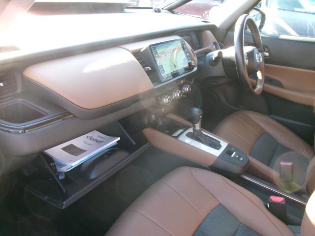 フィット ｅ：ＨＥＶリュクス　禁煙車　純正ナビ　バックカメラ　Ｂｌｕｅｔｏｏｔｈ　ＤＶＤ再生　ＵＳＢ　純正前後ドラレコ　ステコン　ＥＴＣ　ワイヤレススマホ充電　ホンダセンシング　レザーシート　シートヒーター　スマートキー（41枚目）