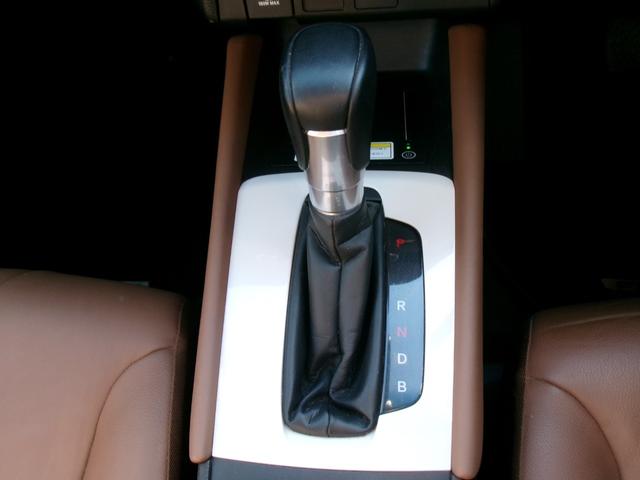 フィット ｅ：ＨＥＶリュクス　禁煙車　純正ナビ　バックカメラ　Ｂｌｕｅｔｏｏｔｈ　ＤＶＤ再生　ＵＳＢ　純正前後ドラレコ　ステコン　ＥＴＣ　ワイヤレススマホ充電　ホンダセンシング　レザーシート　シートヒーター　スマートキー（43枚目）