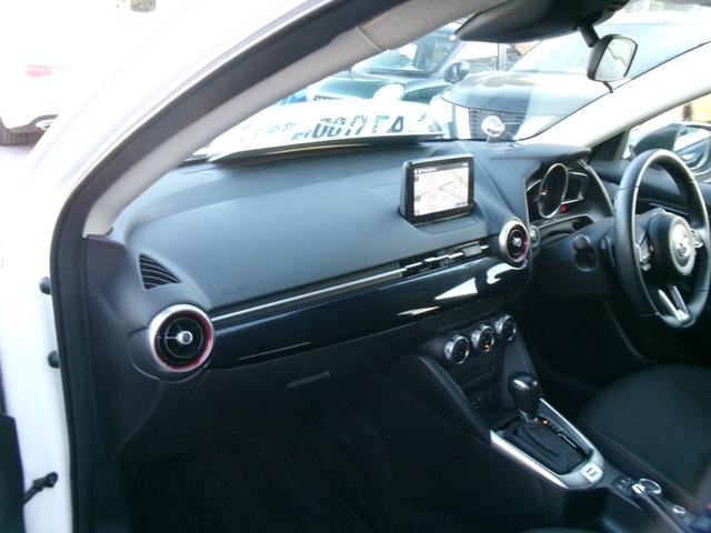 ＭＡＺＤＡ２ １５Ｓ　ブラックトーンエディション　純正ナビ　ＤＶＤ再生　Ｂｌｕｅｔｏｏｔｈ　フルセグＴＶ　衝突軽減ブレーキ　踏み間違い防止　レーンアシスト　ＥＴＣ　ＬＥＤヘッドライト　１６インチアルミ　コーナーソナー　ヘッドアップディスプレイ（15枚目）