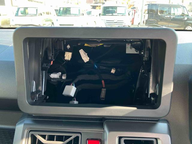 タフト Ｇ　クロムベンチャー　オーディオレス　衝突回避支援ブレーキ　誤発進抑制装置　アイドリングストップ　スマートキー　プッシュボタンスタート　盗難防止装置　イモビライザー　シートヒーター　オートライト　ＬＥＤヘッドライト（4枚目）