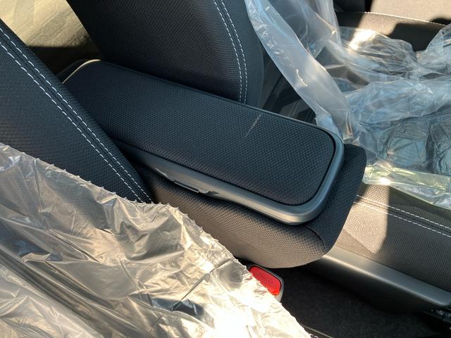 タフト Ｇ　クロムベンチャー　オーディオレス　衝突回避支援ブレーキ　誤発進抑制装置　アイドリングストップ　スマートキー　プッシュボタンスタート　盗難防止装置　イモビライザー　シートヒーター　オートライト　ＬＥＤヘッドライト（40枚目）