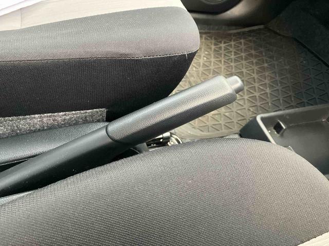 ミライース Ｌ　ＳＡＩＩＩ　スマアシＩＩＩ／マルチリフレクターハロゲンヘッドランプ／オートライト／コーナーセンサー／マニュアルエアコン／可倒式ドアミラー／キーレスエントリー／１３インチフルホイールキャップ（35枚目）