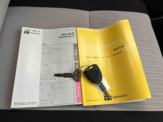 ミライース Ｌ　ＳＡＩＩＩ　スマアシＩＩＩ／マルチリフレクターハロゲンヘッドランプ／オートライト／コーナーセンサー／マニュアルエアコン／可倒式ドアミラー／キーレスエントリー／１３インチフルホイールキャップ（42枚目）