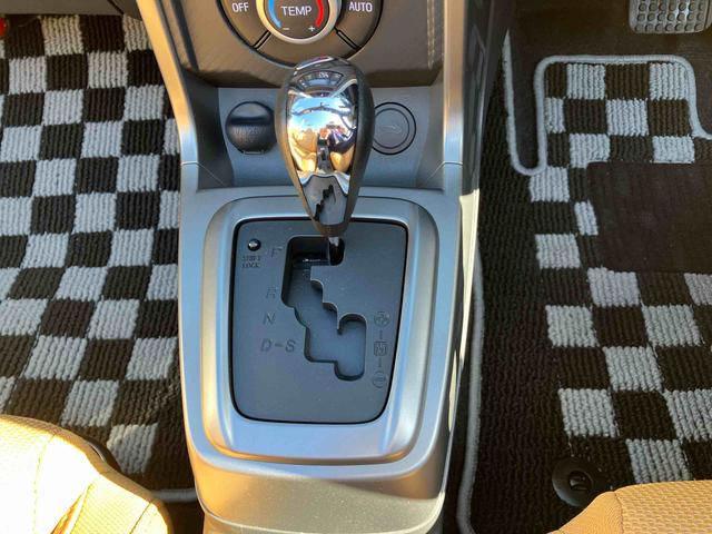 コペン ローブ　電動開閉式ルーフ　ＬＥＤヘッドライト　ハロゲンフォグランプ　キーフリーシステム　シートヒーター　オートエアコン　１６インチアルミホイール（23枚目）