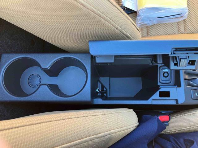 コペン ローブ　電動開閉式ルーフ　ＬＥＤヘッドライト　ハロゲンフォグランプ　キーフリーシステム　シートヒーター　オートエアコン　１６インチアルミホイール（25枚目）