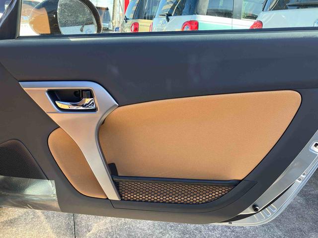 コペン ローブ　電動開閉式ルーフ　ＬＥＤヘッドライト　ハロゲンフォグランプ　キーフリーシステム　シートヒーター　オートエアコン　１６インチアルミホイール（41枚目）