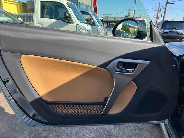 コペン ローブ　電動開閉式ルーフ　ＬＥＤヘッドライト　ハロゲンフォグランプ　キーフリーシステム　シートヒーター　オートエアコン　１６インチアルミホイール（42枚目）