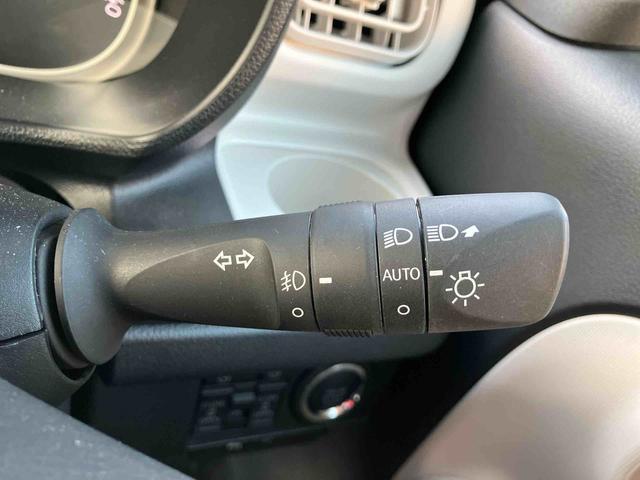 ムーヴキャンバス ストライプスＧ　両側パワースライドドア／ＬＥＤヘッドライト／オートライト／シートヒーター／次世代スマートアシスト／キーフリー／コーナーセンサー／サイドエアバック／バックカメラ／保温カップホルダー（10枚目）