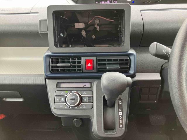 タント L スライドドア LEDヘッドライト オートライト プッシュボタンスターター オート格納ドアミラー オートエアコン 上下2段調節式デッキボード コーナーセンサー 衝突被害軽減ブレーキ(9枚目)