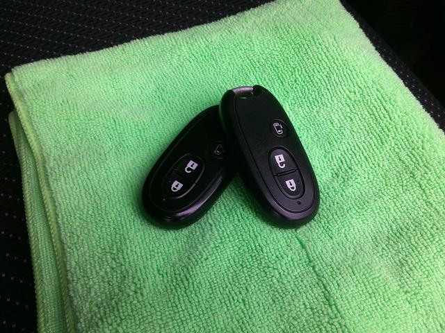 パレット ＸＳ　両側スライド・片側電動　ナビ　ＴＶ　ＨＩＤ　スマートキー　電動格納ミラー　ベンチシート　ＡＴ　盗難防止システム　ＡＢＳ　アルミホイール　衝突安全ボディ　エアコン　パワーステアリング　パワーウィンドウ（10枚目）