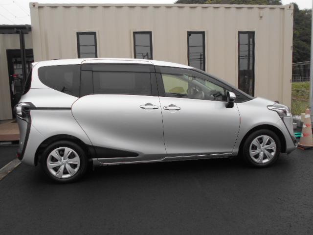 シエンタ ハイブリッド　ファンベースＸ　全国対応１年保証付き／Ｔｏｙｏｔａ　Ｓａｆｅｔｙ　Ｓｅｎｓｅ／天井モニタ－／ＤＶＤ再生ナビＴＶ／自動ドア／ＥＴＣ／バックモニター／Ｂｌｕｅｔｏｏｔｈ／ＡＵＴＯライト／ＵＳＢポート／キーレス／５人乗り（13枚目）