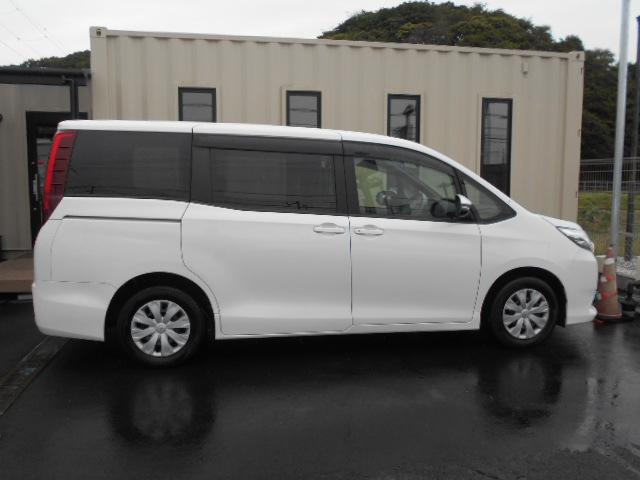 ノア X ウェルキャブ 助手席リフトアップシート車/全国対応1年保証付/天井モニタ-/DVD再生ナビTV/自動ドア/AUTOライト/Bluetooth/1オーナー/8人乗り(14枚目)