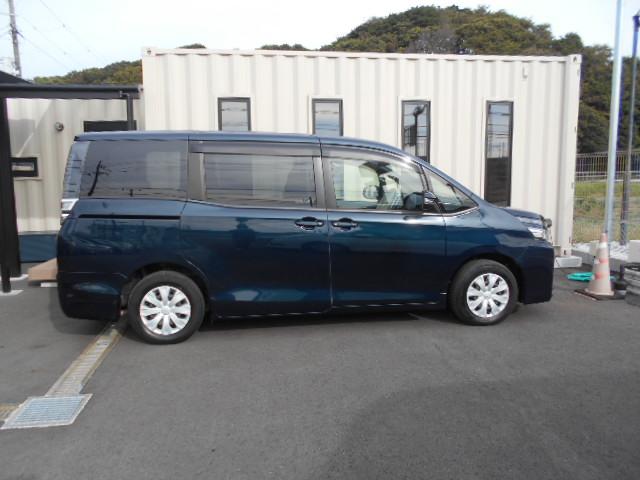 ヴォクシー X 全国対応1年保証付き/Toyota Safety Sense/DVD再生ナビフルセグTV/両側自動ドア/バックモニタ-/Bluetooth/USBポート/1オーナー/8人乗り(15枚目)