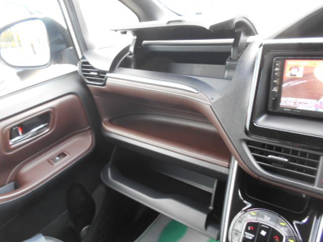 車の中も一つの部屋と考えた時に収納が足りないな！？と思ったことないですか？オムツやＣＤ、アルコールスプレー、エコバック、ポイントカード等・・・ご安心を！ちょっとした小物も含めて収納沢山あります！