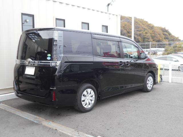 ヴォクシー Ｘ　全国対応１年保証付／天井モニタ－／ＤＶＤビデオ再生ナビフルセグＴＶ／ＥＴＣ／自動ドア／バックモニタ－／Ｂｌｕｅｔｏｏｔｈ／ＡＵＴＯライト／ＬＥＤ／キ－レス／１オーナー／新品タイヤ／７人乗り（12枚目）