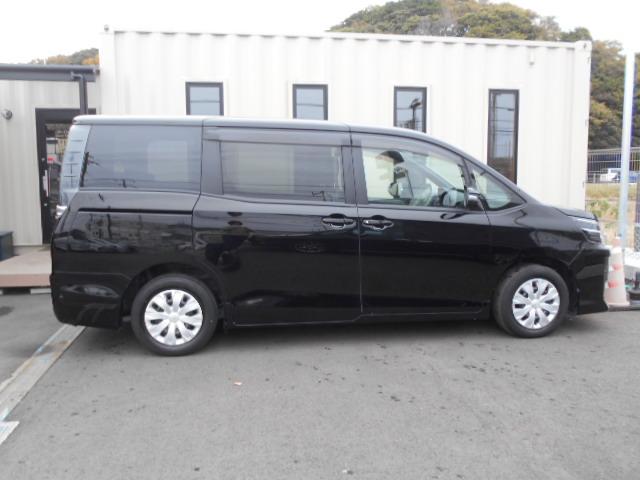 ヴォクシー Ｘ　全国対応１年保証付／天井モニタ－／ＤＶＤビデオ再生ナビフルセグＴＶ／ＥＴＣ／自動ドア／バックモニタ－／Ｂｌｕｅｔｏｏｔｈ／ＡＵＴＯライト／ＬＥＤ／キ－レス／１オーナー／新品タイヤ／７人乗り（13枚目）