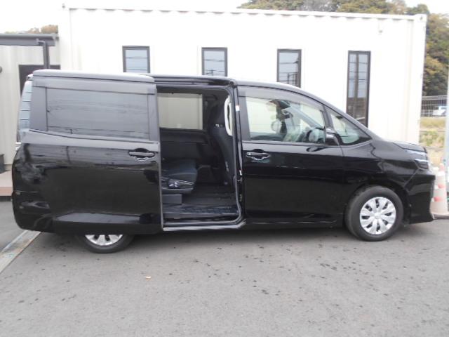 ヴォクシー Ｘ　全国対応１年保証付／天井モニタ－／ＤＶＤビデオ再生ナビフルセグＴＶ／ＥＴＣ／自動ドア／バックモニタ－／Ｂｌｕｅｔｏｏｔｈ／ＡＵＴＯライト／ＬＥＤ／キ－レス／１オーナー／新品タイヤ／７人乗り（14枚目）