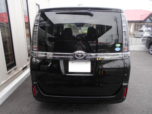 ヴォクシー Ｘ　全国対応１年保証付／天井モニタ－／ＤＶＤビデオ再生ナビフルセグＴＶ／ＥＴＣ／自動ドア／バックモニタ－／Ｂｌｕｅｔｏｏｔｈ／ＡＵＴＯライト／ＬＥＤ／キ－レス／１オーナー／新品タイヤ／７人乗り（16枚目）