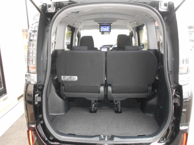 ヴォクシー Ｘ　全国対応１年保証付／天井モニタ－／ＤＶＤビデオ再生ナビフルセグＴＶ／ＥＴＣ／自動ドア／バックモニタ－／Ｂｌｕｅｔｏｏｔｈ／ＡＵＴＯライト／ＬＥＤ／キ－レス／１オーナー／新品タイヤ／７人乗り（17枚目）