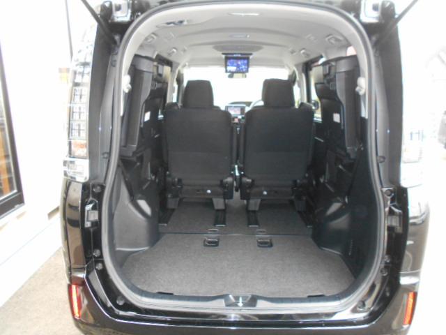 ヴォクシー Ｘ　全国対応１年保証付／天井モニタ－／ＤＶＤビデオ再生ナビフルセグＴＶ／ＥＴＣ／自動ドア／バックモニタ－／Ｂｌｕｅｔｏｏｔｈ／ＡＵＴＯライト／ＬＥＤ／キ－レス／１オーナー／新品タイヤ／７人乗り（19枚目）