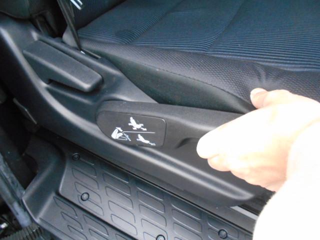 ヴォクシー Ｘ　全国対応１年保証付／天井モニタ－／ＤＶＤビデオ再生ナビフルセグＴＶ／ＥＴＣ／自動ドア／バックモニタ－／Ｂｌｕｅｔｏｏｔｈ／ＡＵＴＯライト／ＬＥＤ／キ－レス／１オーナー／新品タイヤ／７人乗り（24枚目）