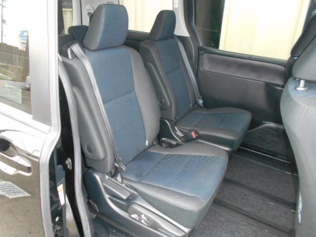 ヴォクシー Ｘ　全国対応１年保証付／天井モニタ－／ＤＶＤビデオ再生ナビフルセグＴＶ／ＥＴＣ／自動ドア／バックモニタ－／Ｂｌｕｅｔｏｏｔｈ／ＡＵＴＯライト／ＬＥＤ／キ－レス／１オーナー／新品タイヤ／７人乗り（26枚目）