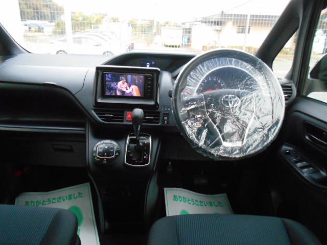 ヴォクシー Ｘ　全国対応１年保証付／天井モニタ－／ＤＶＤビデオ再生ナビフルセグＴＶ／ＥＴＣ／自動ドア／バックモニタ－／Ｂｌｕｅｔｏｏｔｈ／ＡＵＴＯライト／ＬＥＤ／キ－レス／１オーナー／新品タイヤ／７人乗り（31枚目）