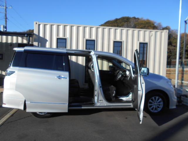 エルグランド 250ハイウェイスター 全国対応1年保証付き/天井モニタ-/DVD再生ナビTV/両側自動ドア/PUSHスタート/Bluetooth/USBポート/100V電源/オットマン/アラウンドビューモニター/7人乗/1オーナー/4WD(19枚目)