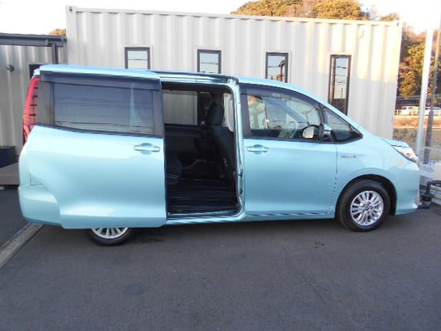 TOYOTA NOAH HYBRID X